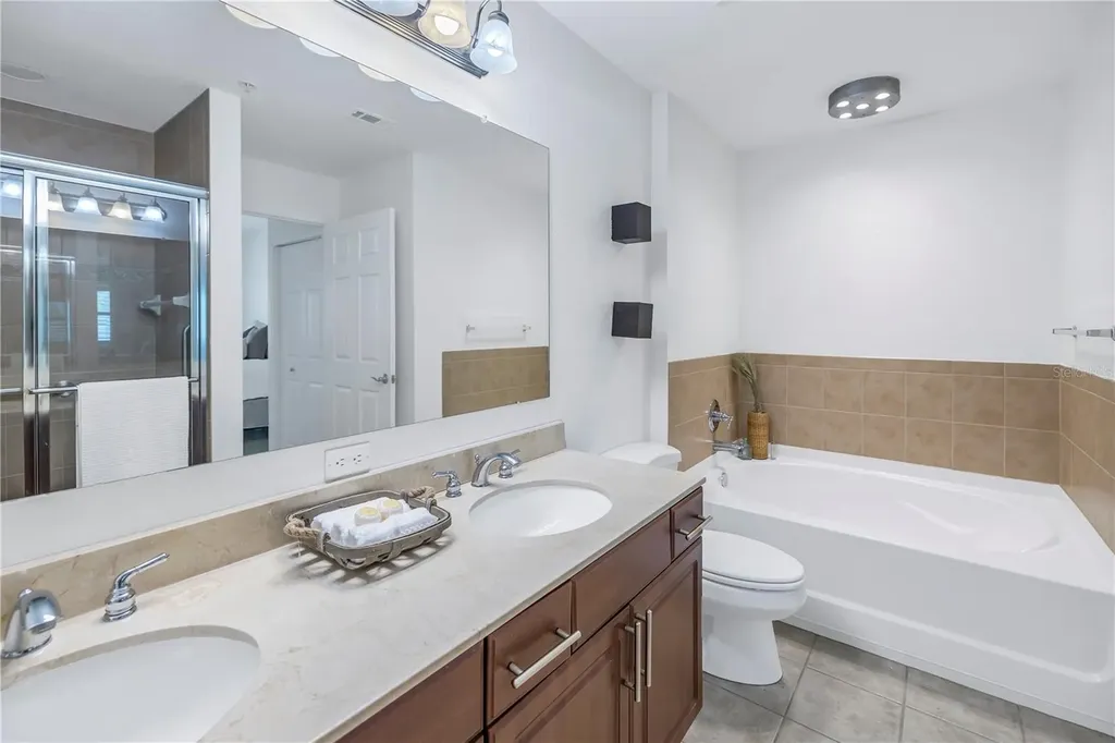 1064 N Tamiami Trail Sarasota FL 34236