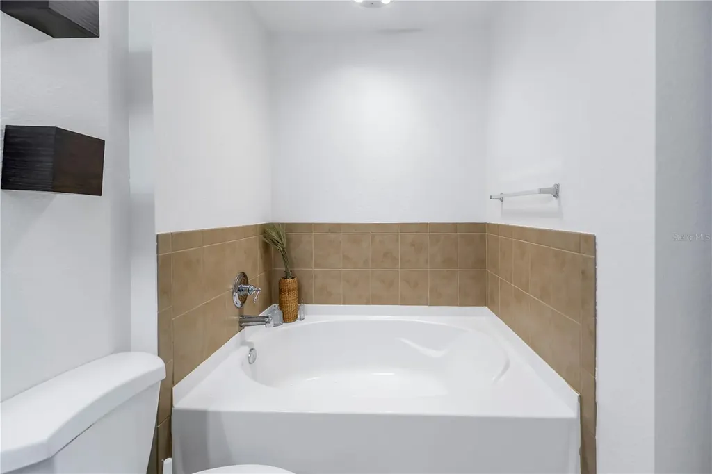 1064 N Tamiami Trail Sarasota FL 34236
