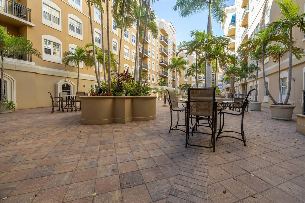 1064 N Tamiami Trail Sarasota FL 34236