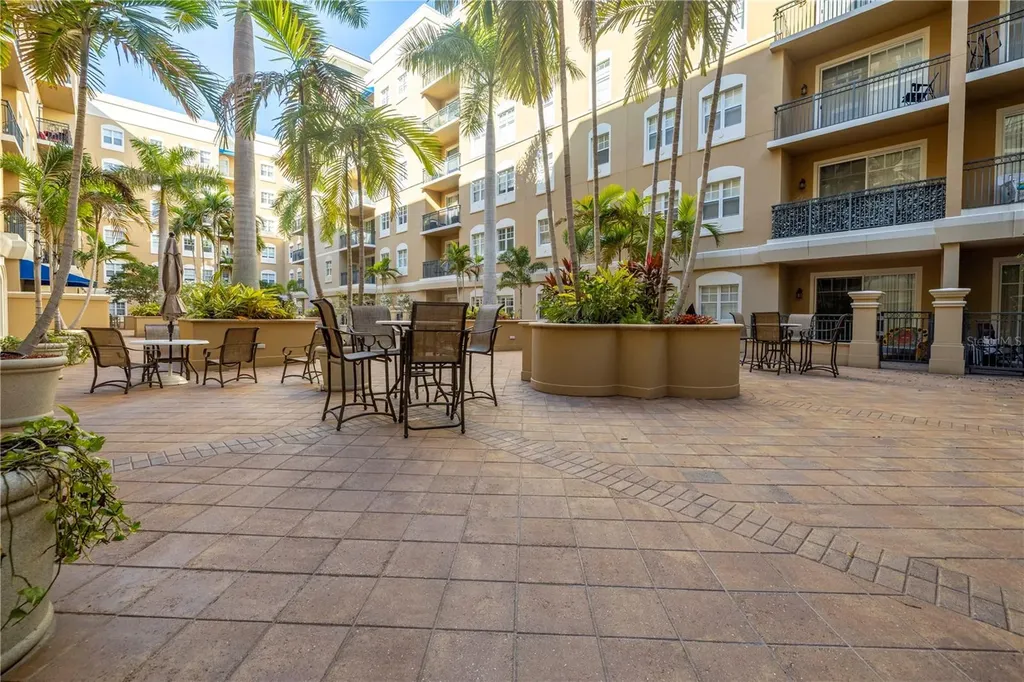 1064 N Tamiami Trail Sarasota FL 34236