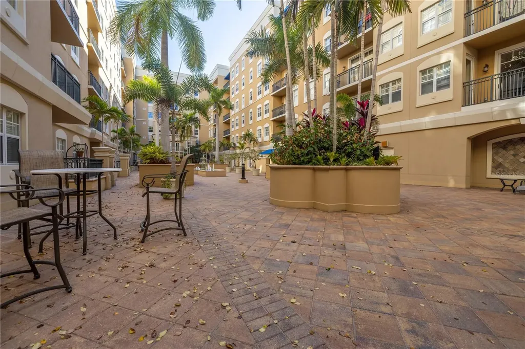 1064 N Tamiami Trail Sarasota FL 34236