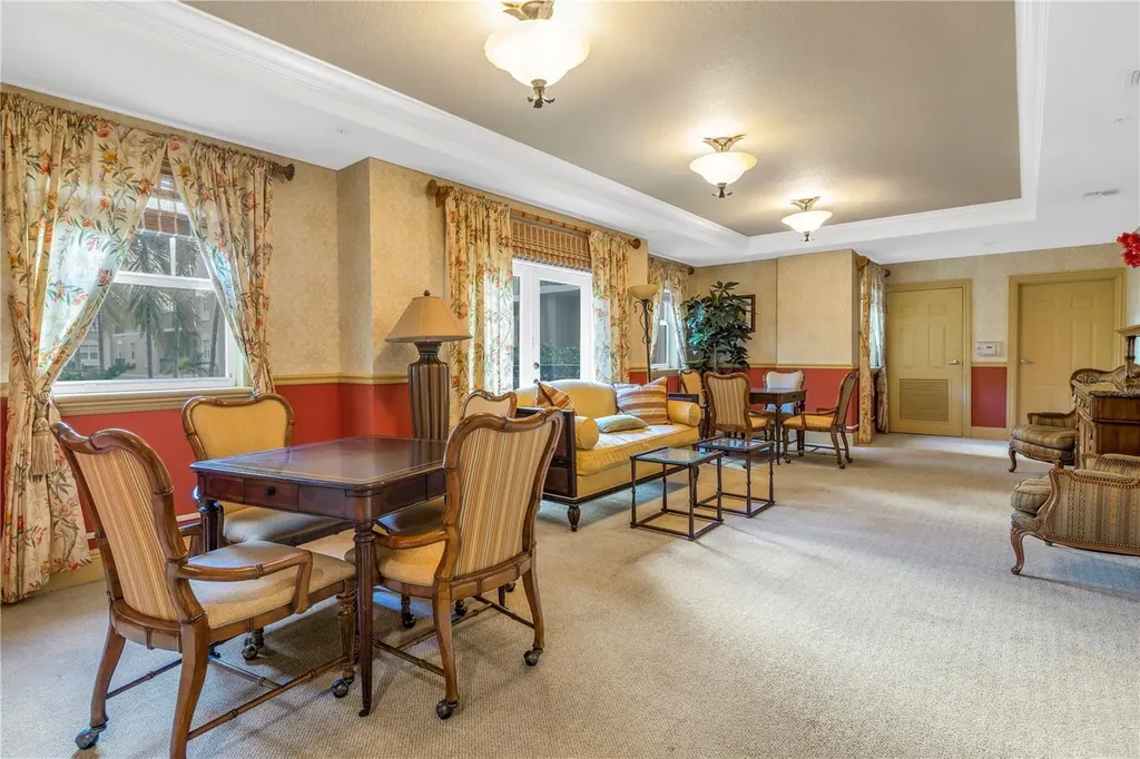 1064 N Tamiami Trail Sarasota FL 34236