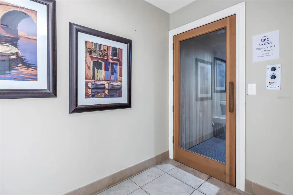 1064 N Tamiami Trail Sarasota FL 34236