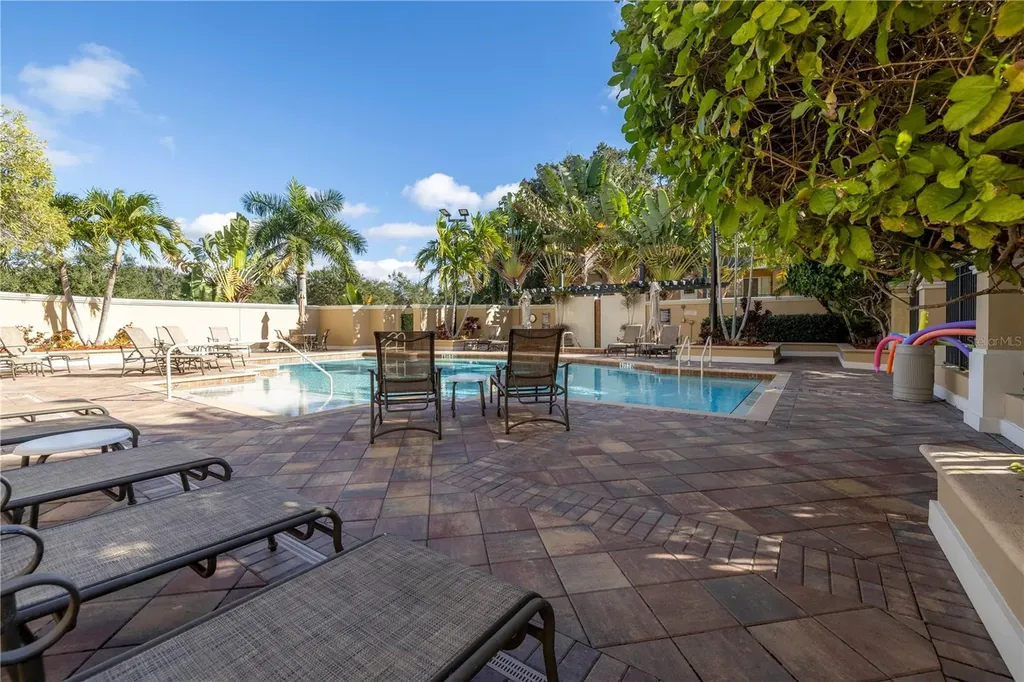 1064 N Tamiami Trail Sarasota FL 34236