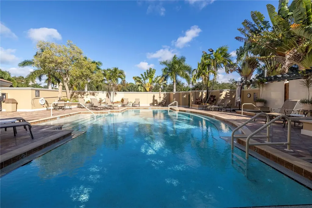 1064 N Tamiami Trail Sarasota FL 34236