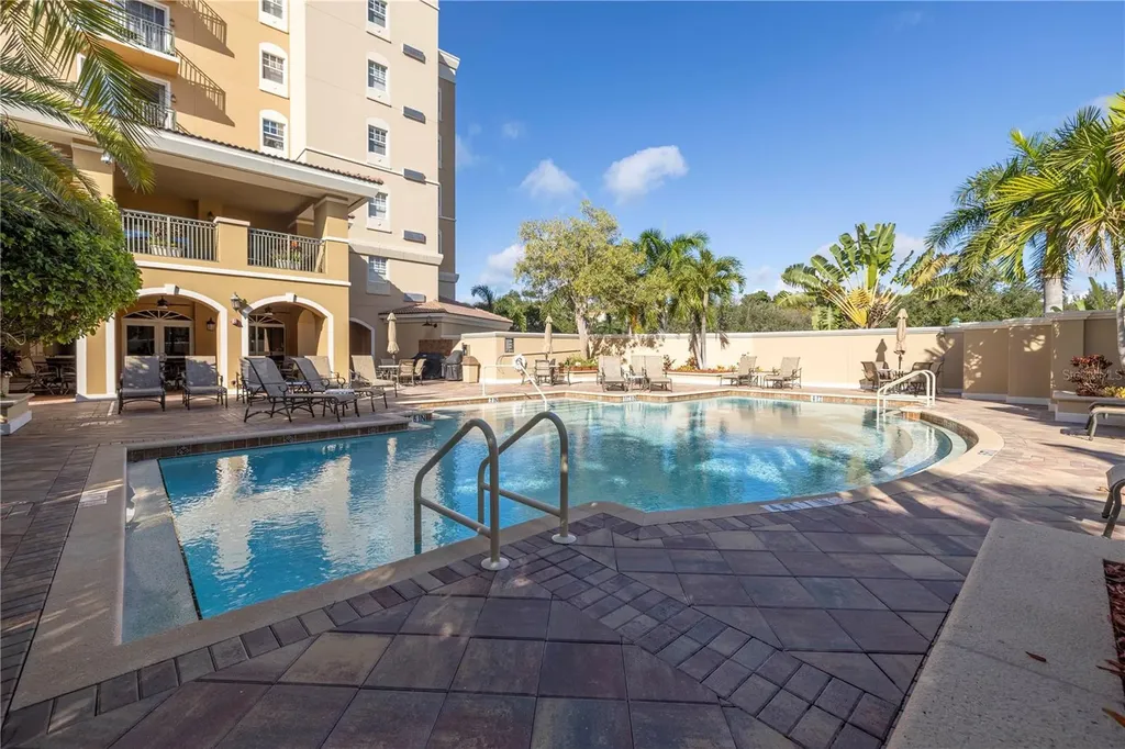 1064 N Tamiami Trail Sarasota FL 34236