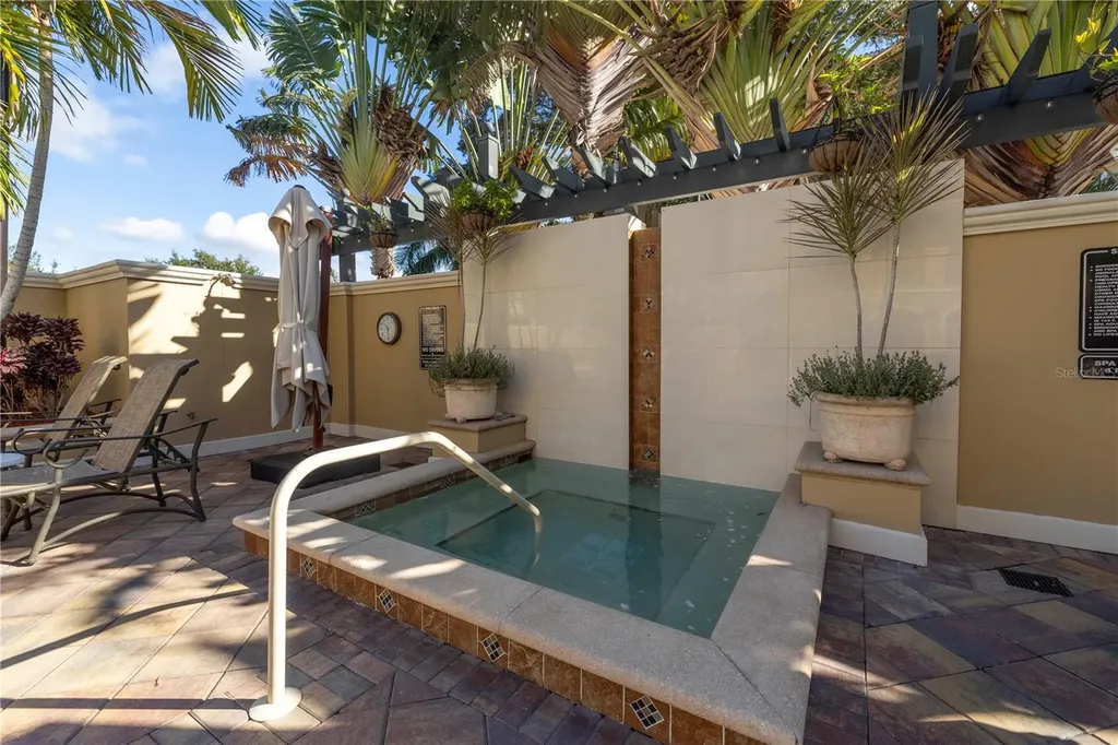 1064 N Tamiami Trail Sarasota FL 34236