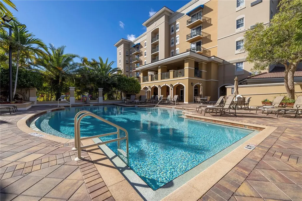 1064 N Tamiami Trail Sarasota FL 34236
