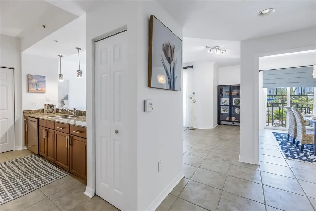 1064 N Tamiami Trail Sarasota FL 34236