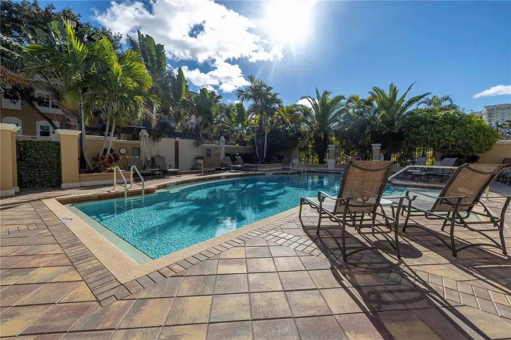 1064 N Tamiami Trail Sarasota FL 34236