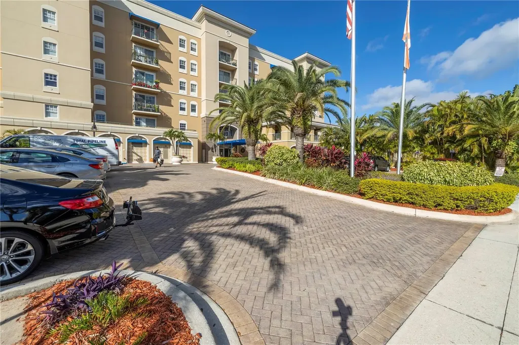 1064 N Tamiami Trail Sarasota FL 34236
