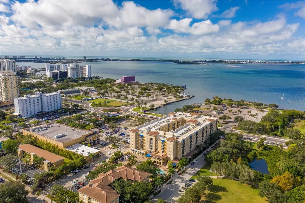 1064 N Tamiami Trail Sarasota FL 34236