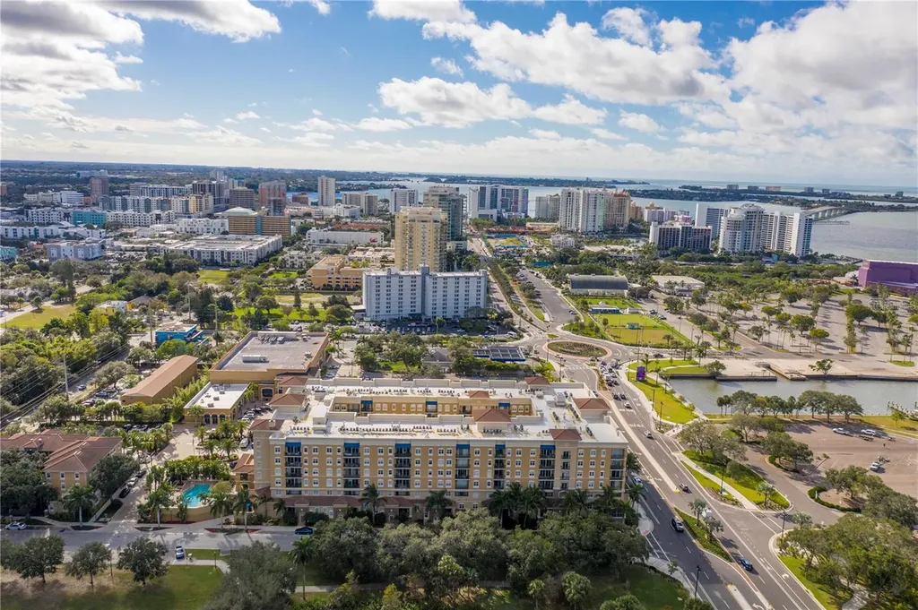 1064 N Tamiami Trail Sarasota FL 34236