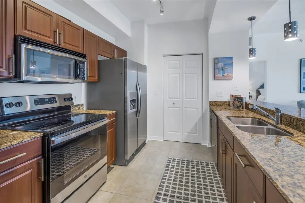 1064 N Tamiami Trail Sarasota FL 34236
