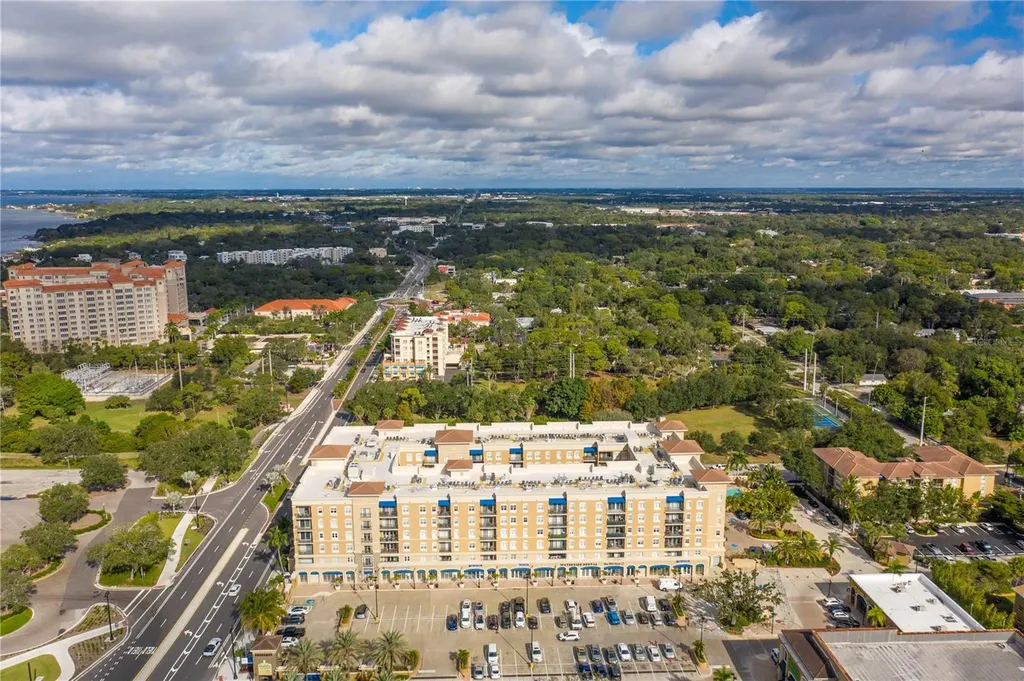 1064 N Tamiami Trail Sarasota FL 34236