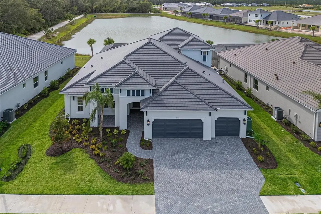 2475 Star Apple Way Sarasota FL 34240