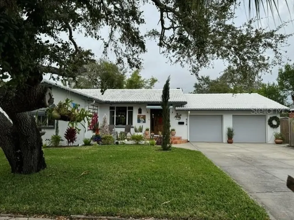215 22nd Avenue S St Petersburg FL 33705