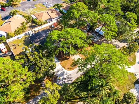 690/692 N Shade Avenue Sarasota FL 34237