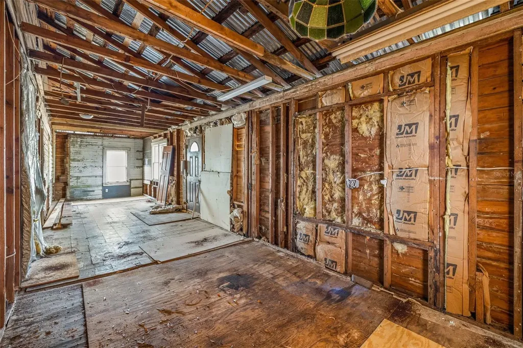 553 Division Street Tarpon Springs FL 34689
