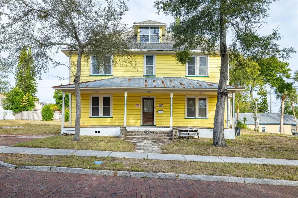553 Division Street Tarpon Springs FL 34689