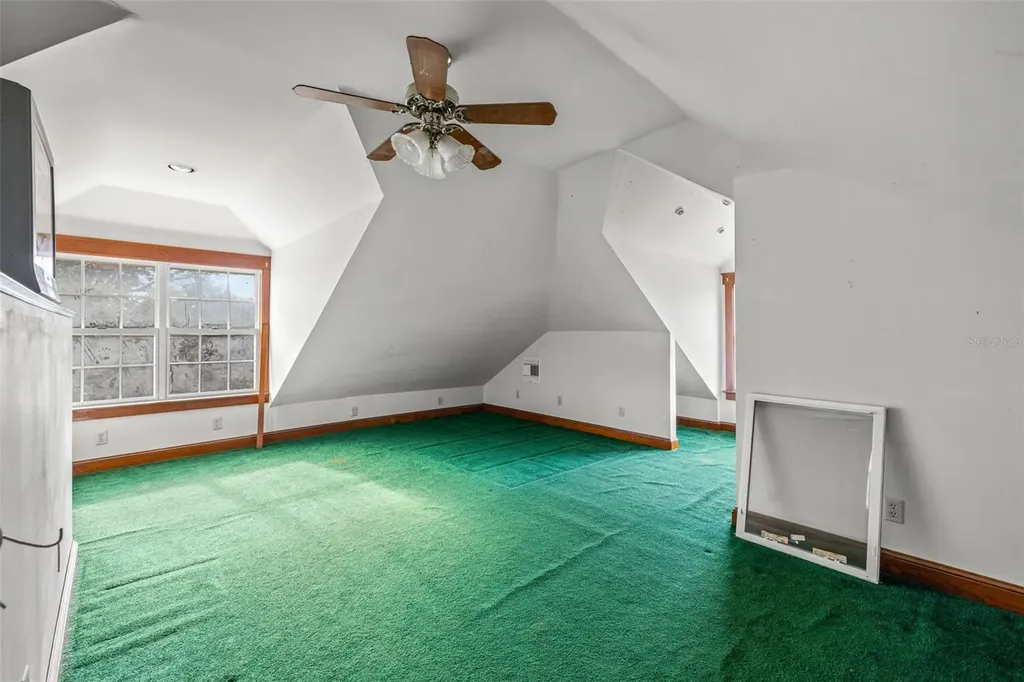 553 Division Street Tarpon Springs FL 34689