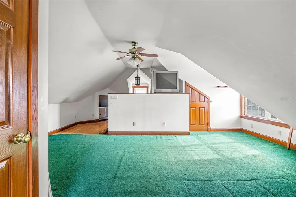 553 Division Street Tarpon Springs FL 34689