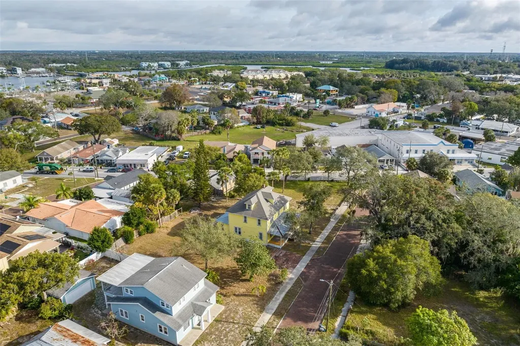 553 Division Street Tarpon Springs FL 34689