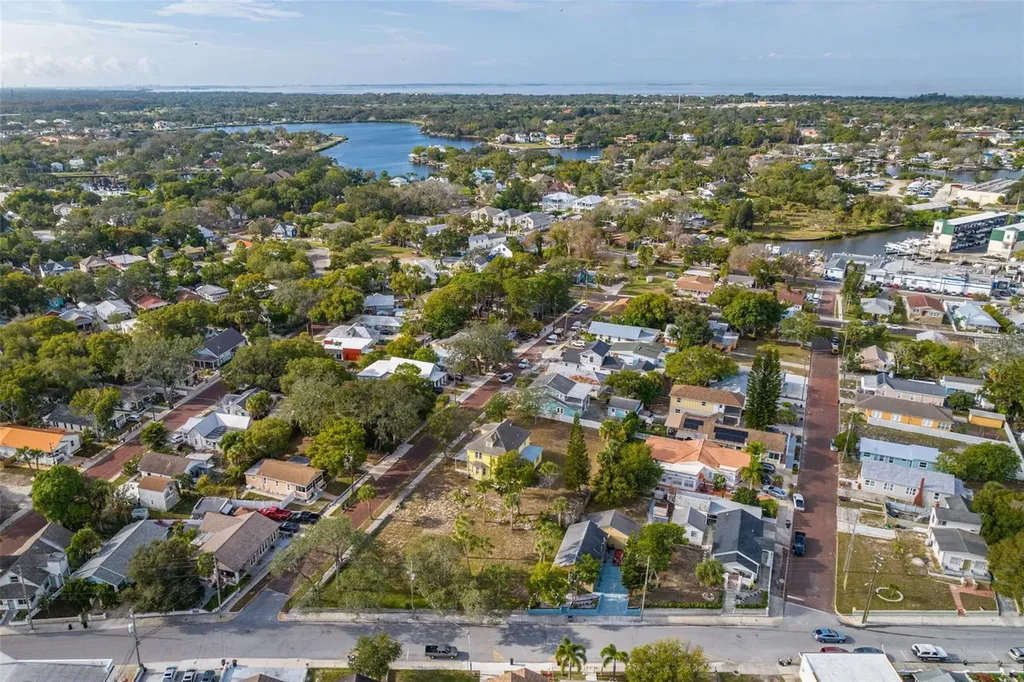 553 Division Street Tarpon Springs FL 34689
