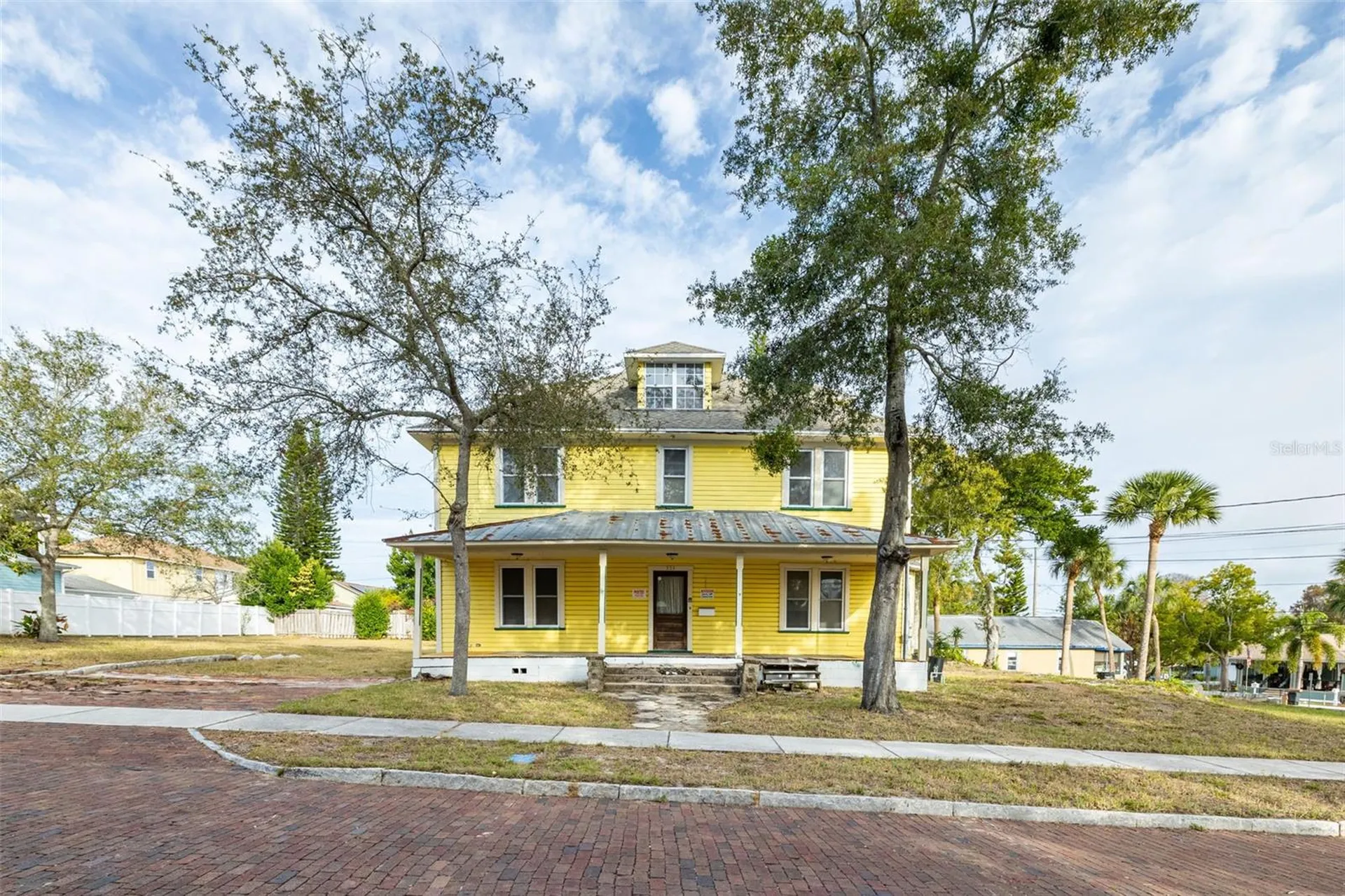 553 Division Street Tarpon Springs FL 34689