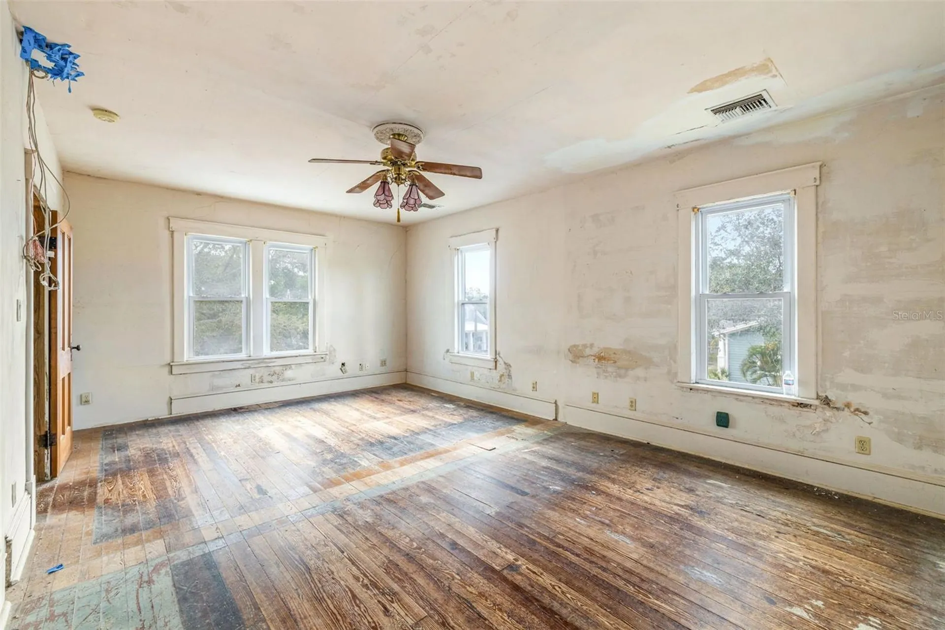 553 Division Street Tarpon Springs FL 34689