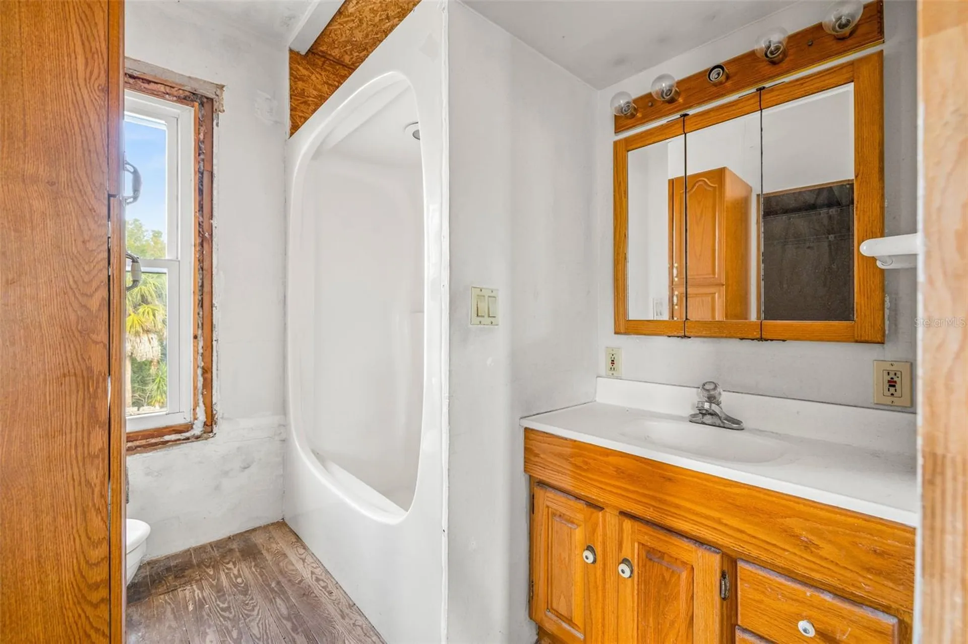 553 Division Street Tarpon Springs FL 34689