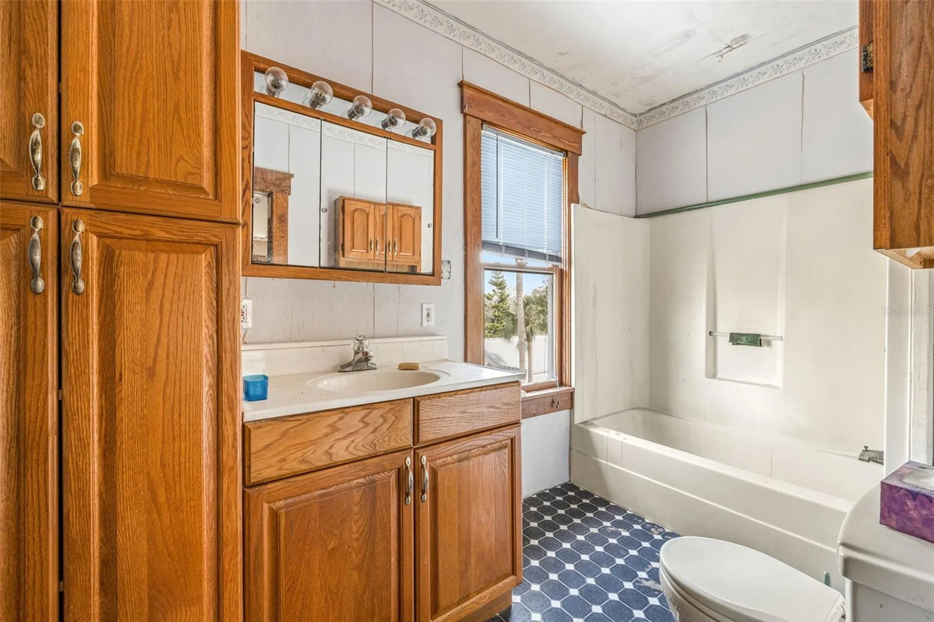 553 Division Street Tarpon Springs FL 34689