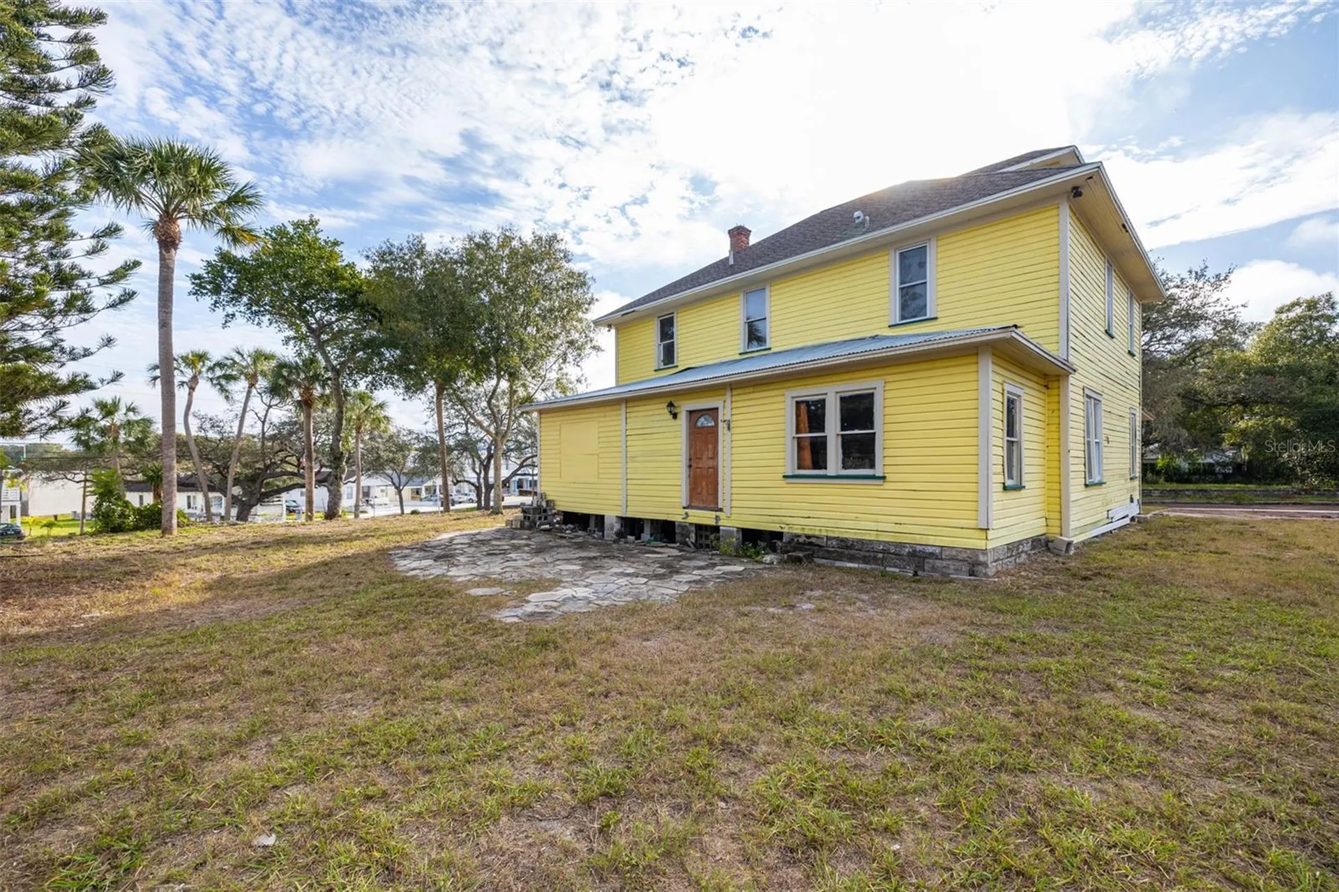 553 Division Street Tarpon Springs FL 34689