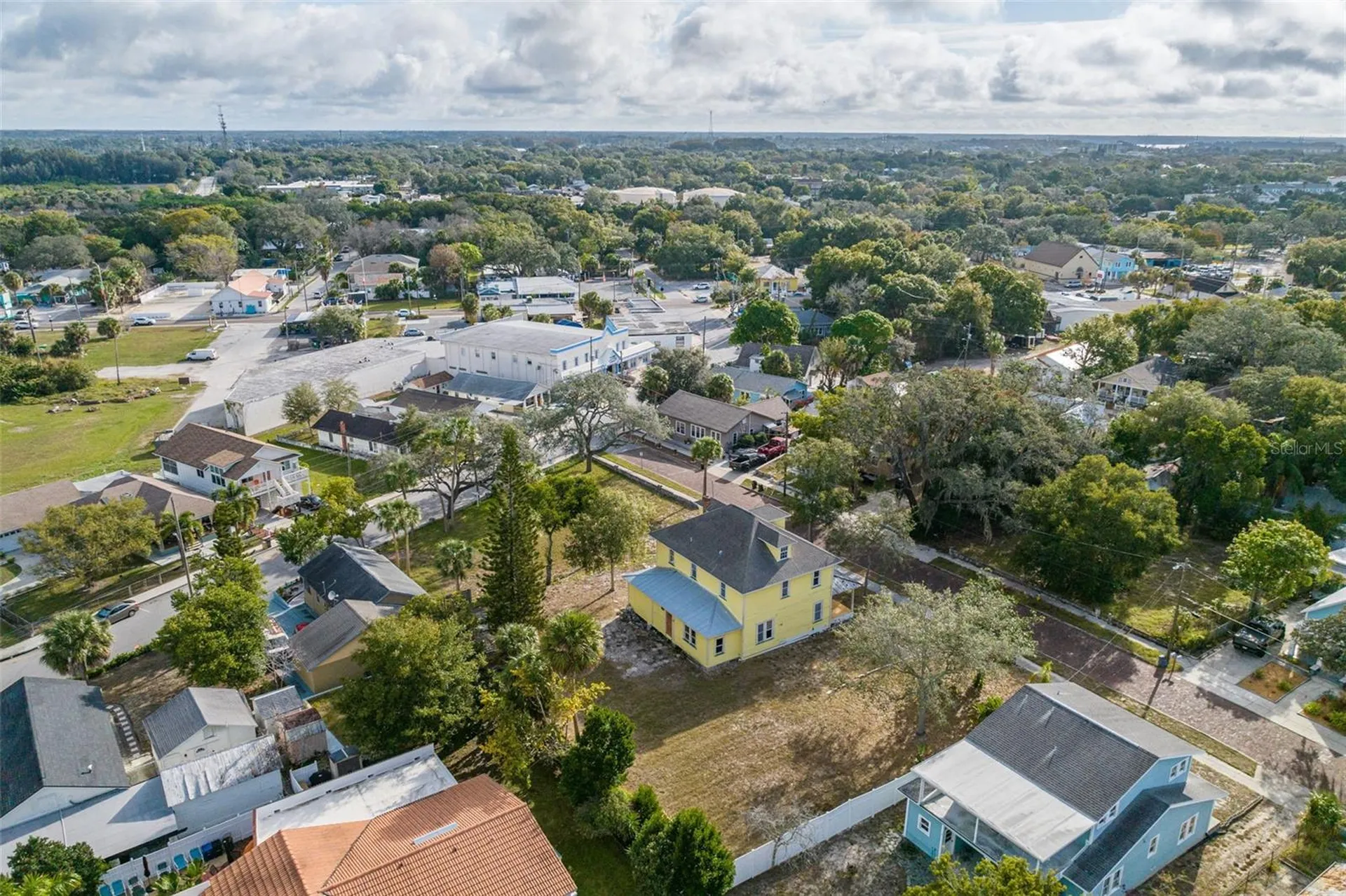 553 Division Street Tarpon Springs FL 34689