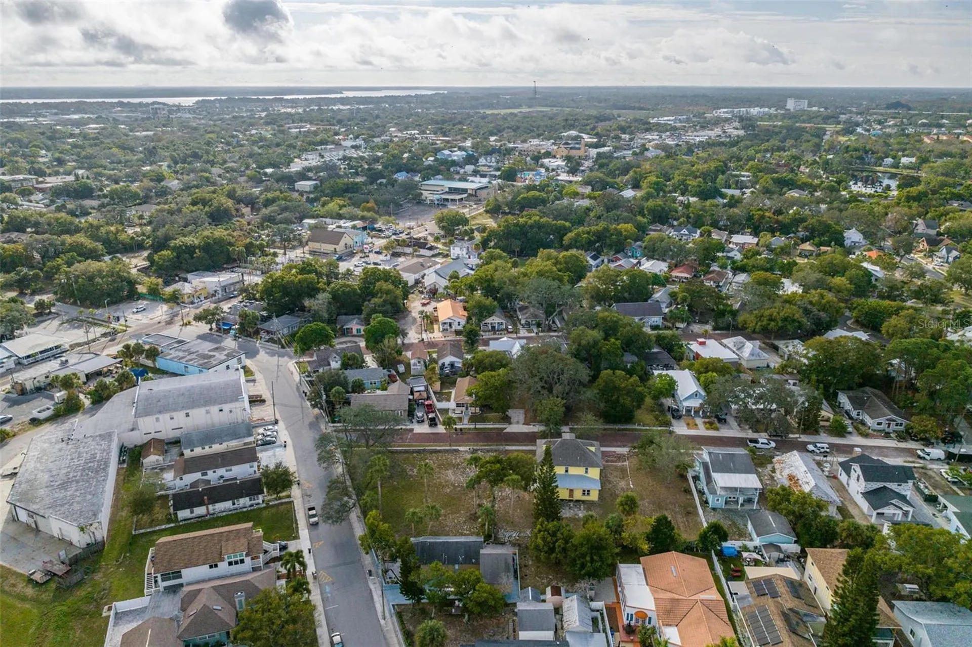553 Division Street Tarpon Springs FL 34689