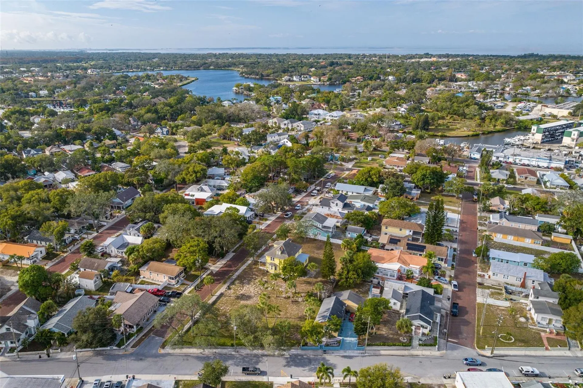 553 Division Street Tarpon Springs FL 34689