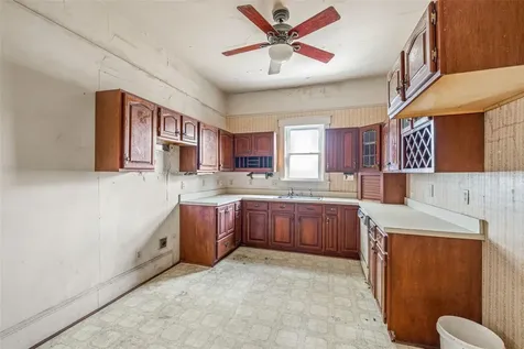 553 Division Street Tarpon Springs FL 34689