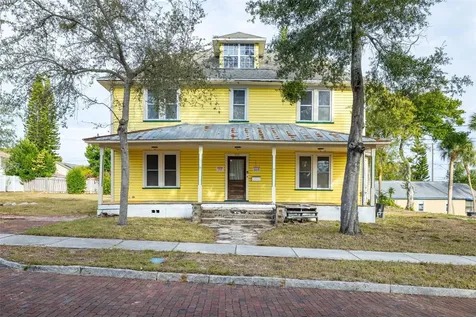 553 Division Street Tarpon Springs FL 34689