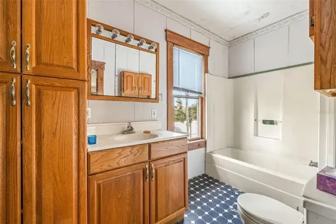 553 Division Street Tarpon Springs FL 34689