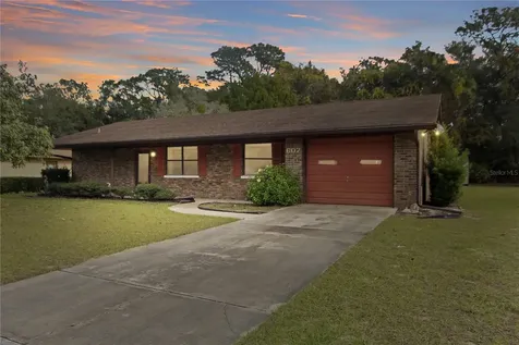 607 Fourth Avenue Lady Lake FL 32159