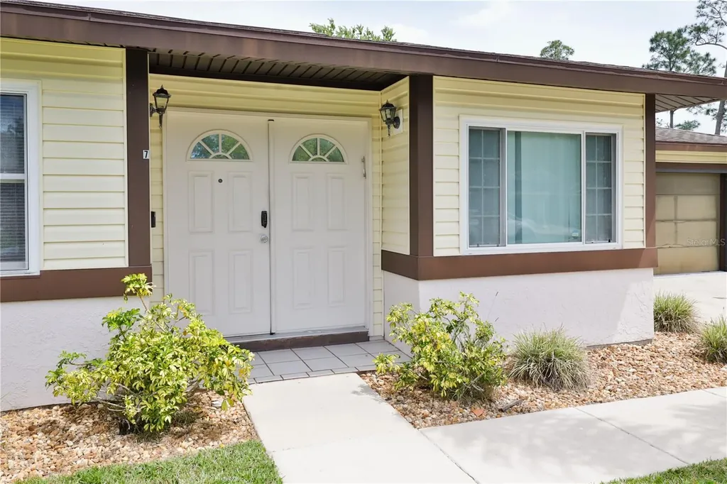 7 Kannapolis Place Palm Coast FL 32164