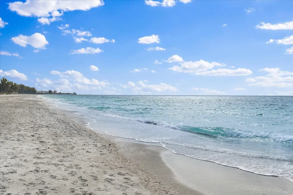 5621 Gulf Of Mexico Drive Longboat Key FL 34228