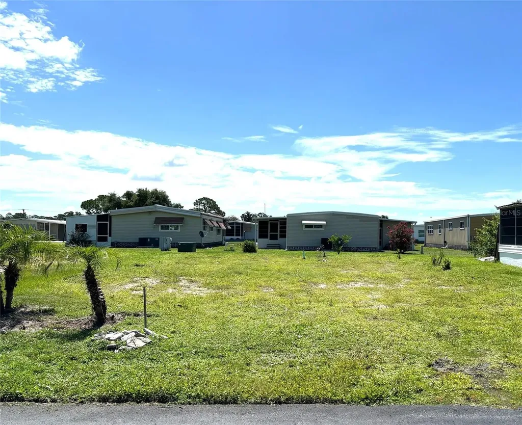 239 Estrada North Port FL 34287