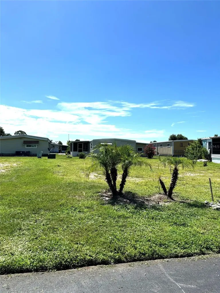 239 Estrada North Port FL 34287