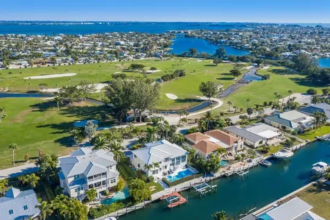 613 Ivanhoe Lane Holmes Beach FL 34217