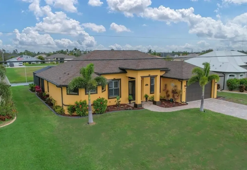 33 Medalist Road Rotonda West FL 33947