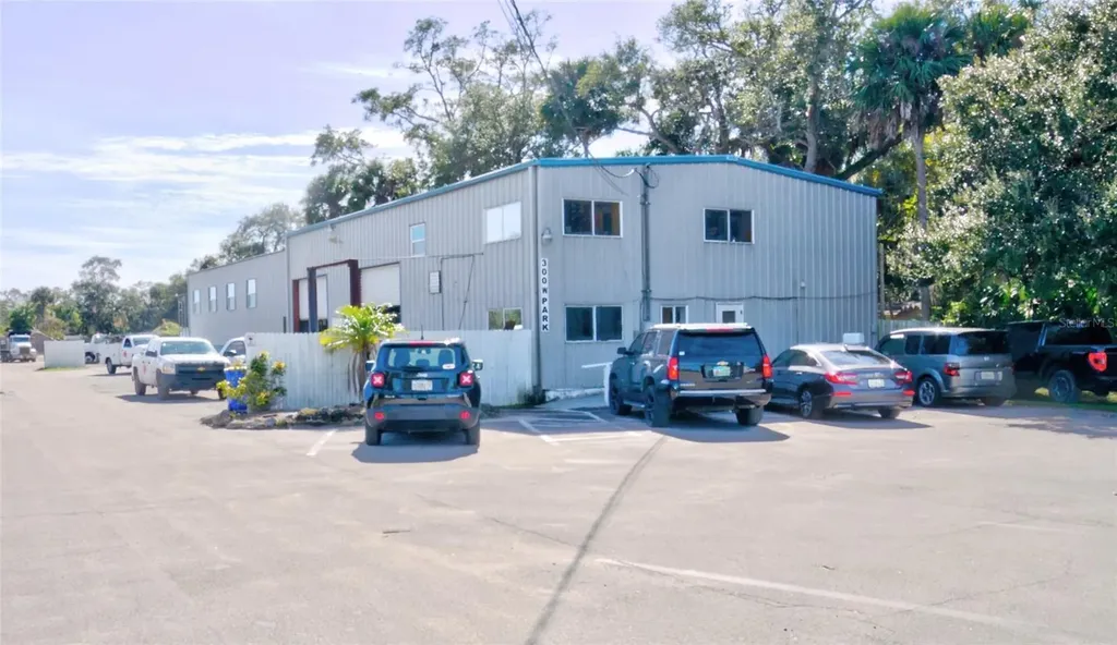 300 W Park Avenue Edgewater FL 32132