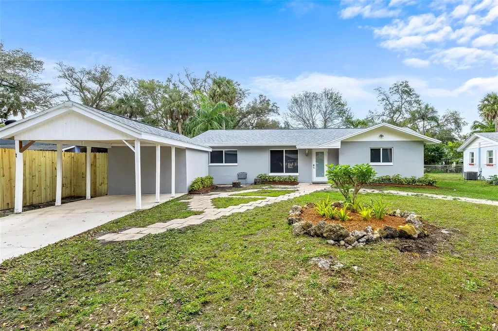 223 Avacado Court Fort Myers FL 33905