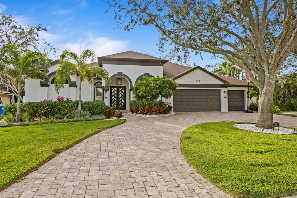 224 Toledo Way NE St Petersburg FL 33704