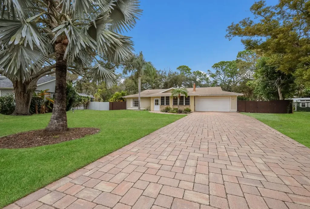 2705 Pursell Circle Sarasota FL 34232